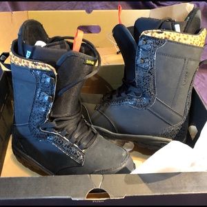 Burton Sapphire Snowboard boots size 9.5